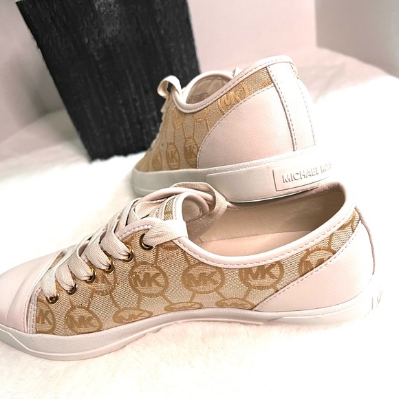 Michael Kors City MK Logo Sneakers Color is Vanilla Size 7 - Picture 2 of 16